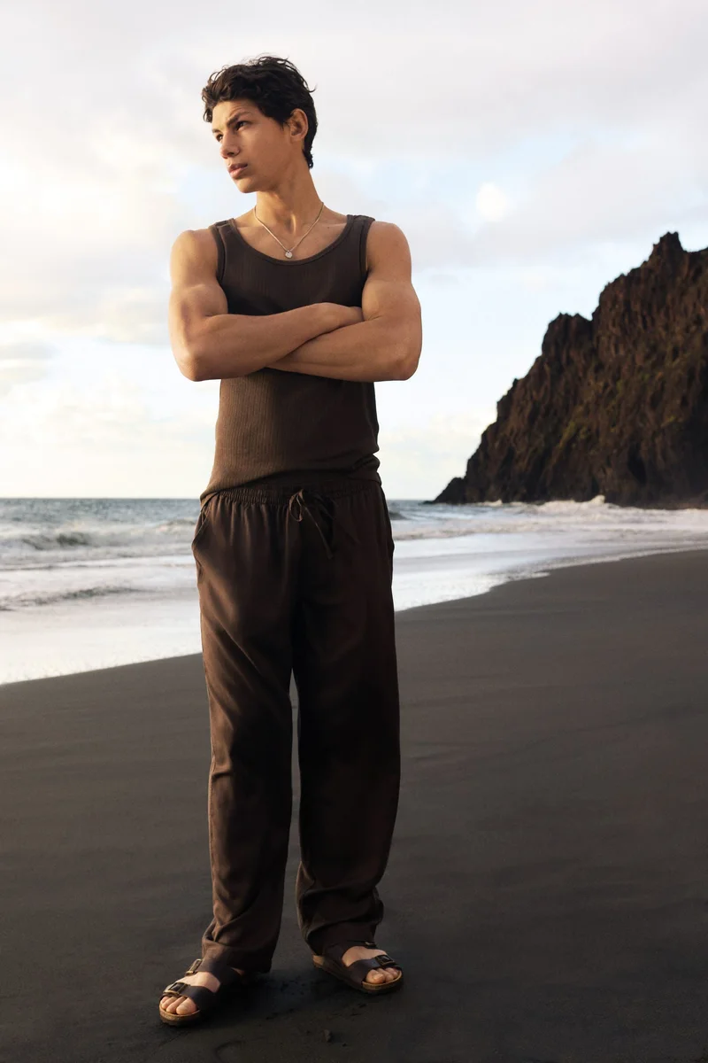 اتش اند ام طقم بيجاما مكون من فيست توب وبنطلون