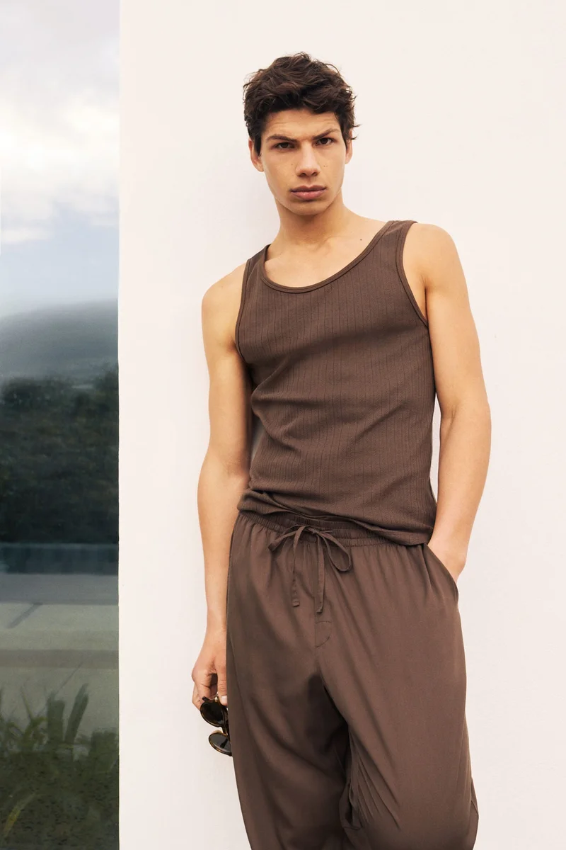 اتش اند ام طقم بيجاما مكون من فيست توب وبنطلون