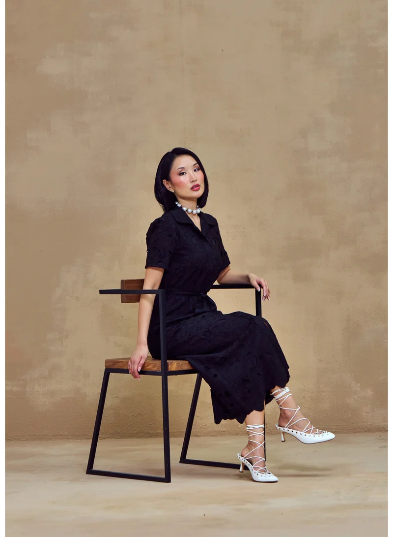 أشيتا فرنانديز فستان ميدي بأناقة سهلة