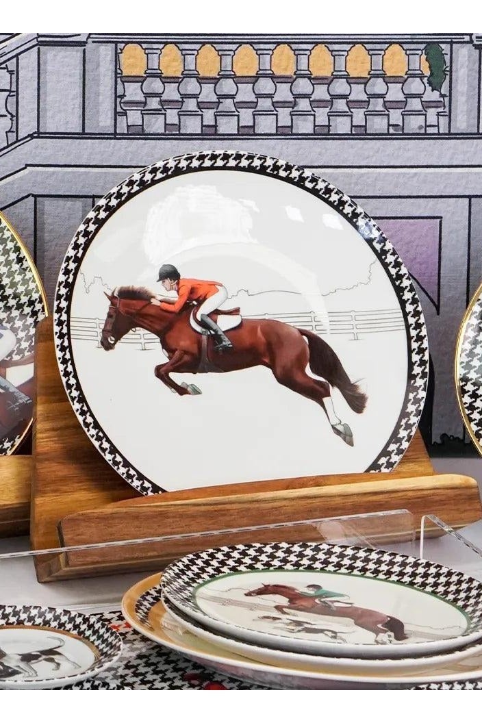 VITELLI DESIGN STUDIO Equestrian Red Jacketed 25 Cm Porcelain Plate - Image 2