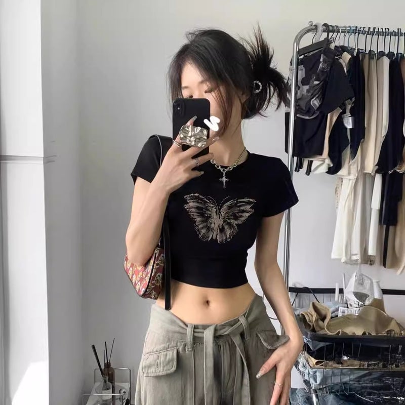 Women's Cropped T-Shirt with Animal Print - Image 4