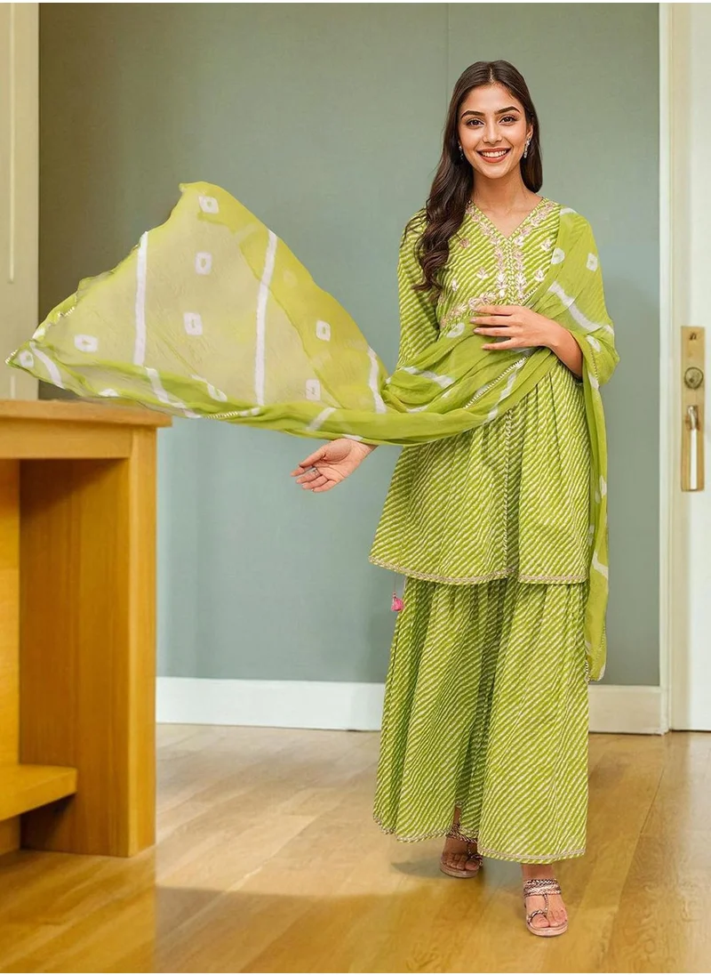 آي شين Regular Fit Embellished Pattern Round Neck Neck Three-Quarter Sleeve Green Colour Knitted Cotton Kurta Set for Women with Mid-Rise Closure - Designed with Style and Comfort