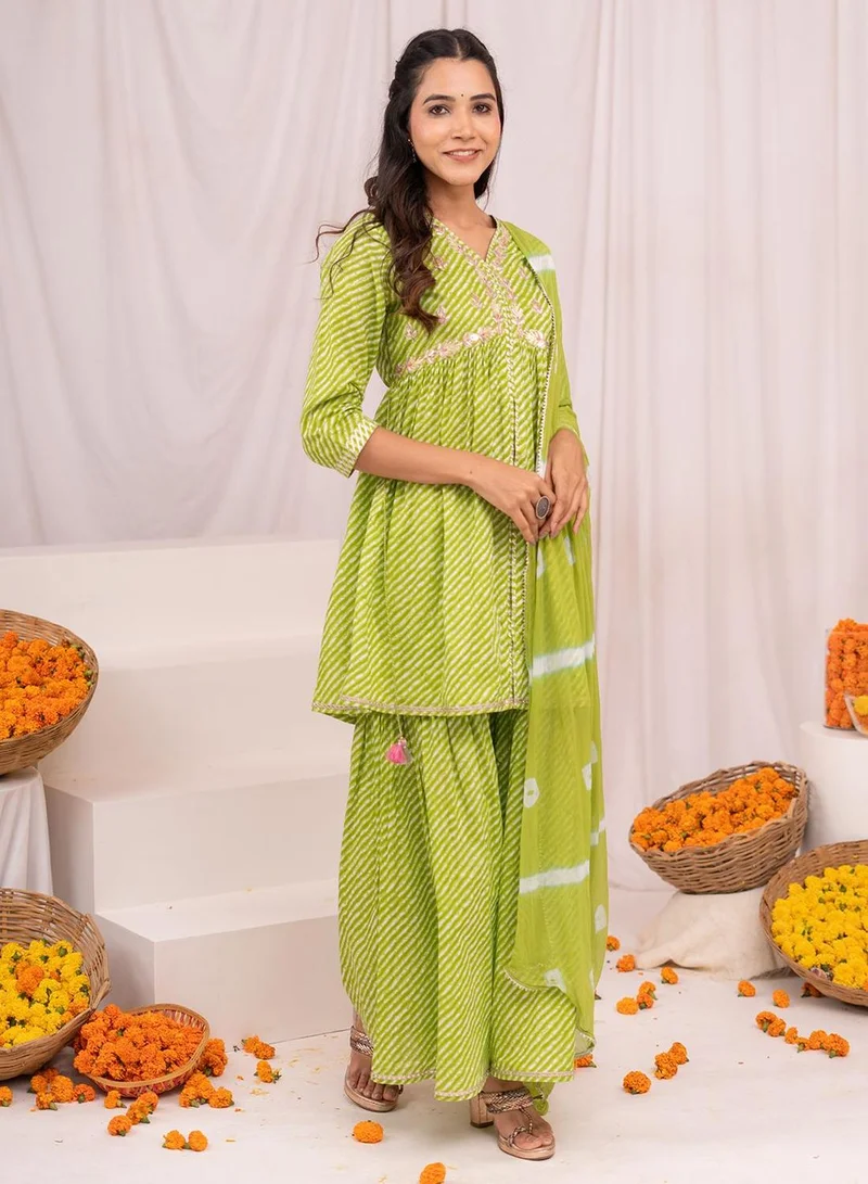 آي شين Women's Green 100% Cotton Embellished Regular Fit Kurta Set
