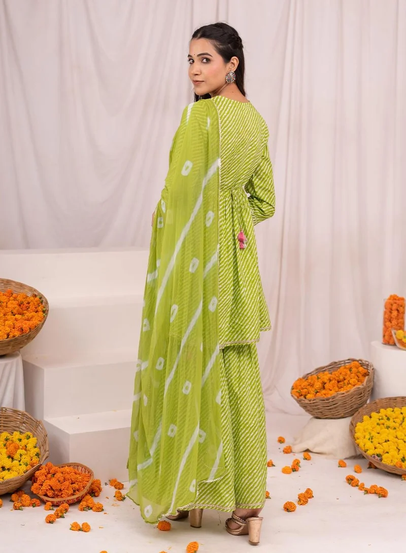 آي شين Women's Green 100% Cotton Embellished Regular Fit Kurta Set