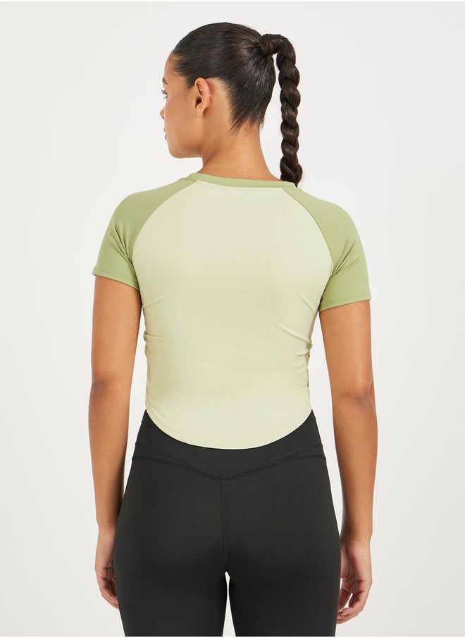 Styli Color Block Side Ruched Curved Hem Short Sleeve Top  - Image 4