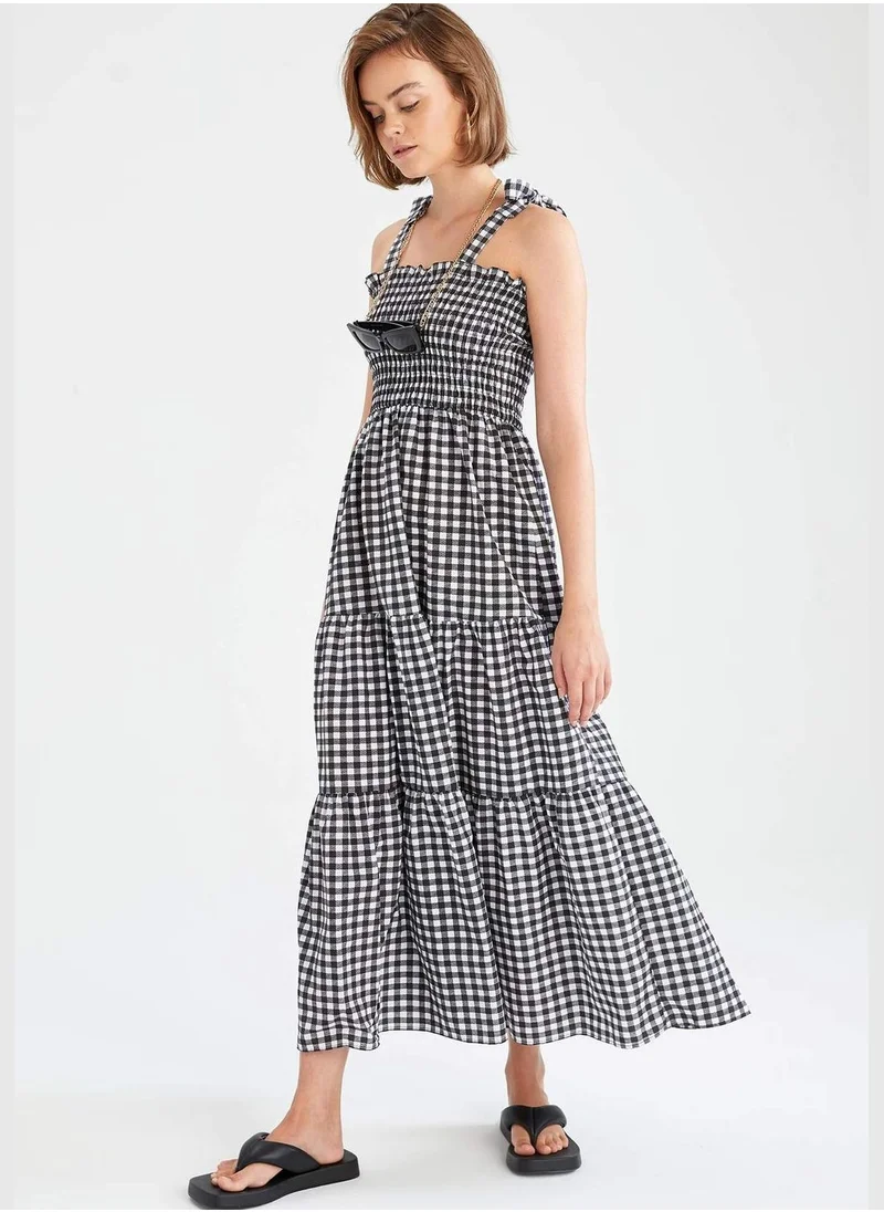 ديفاكتو Gingham Print Strappy Maxi Dress