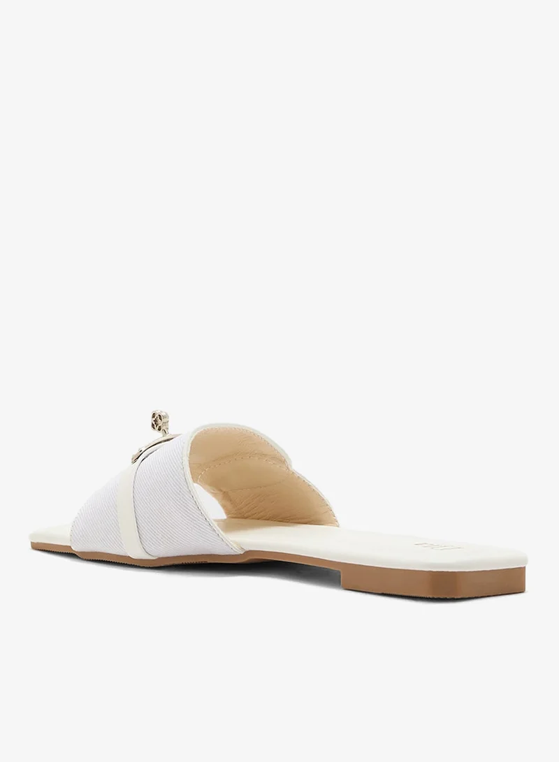 ايلا صندل مسطح بإبزيم