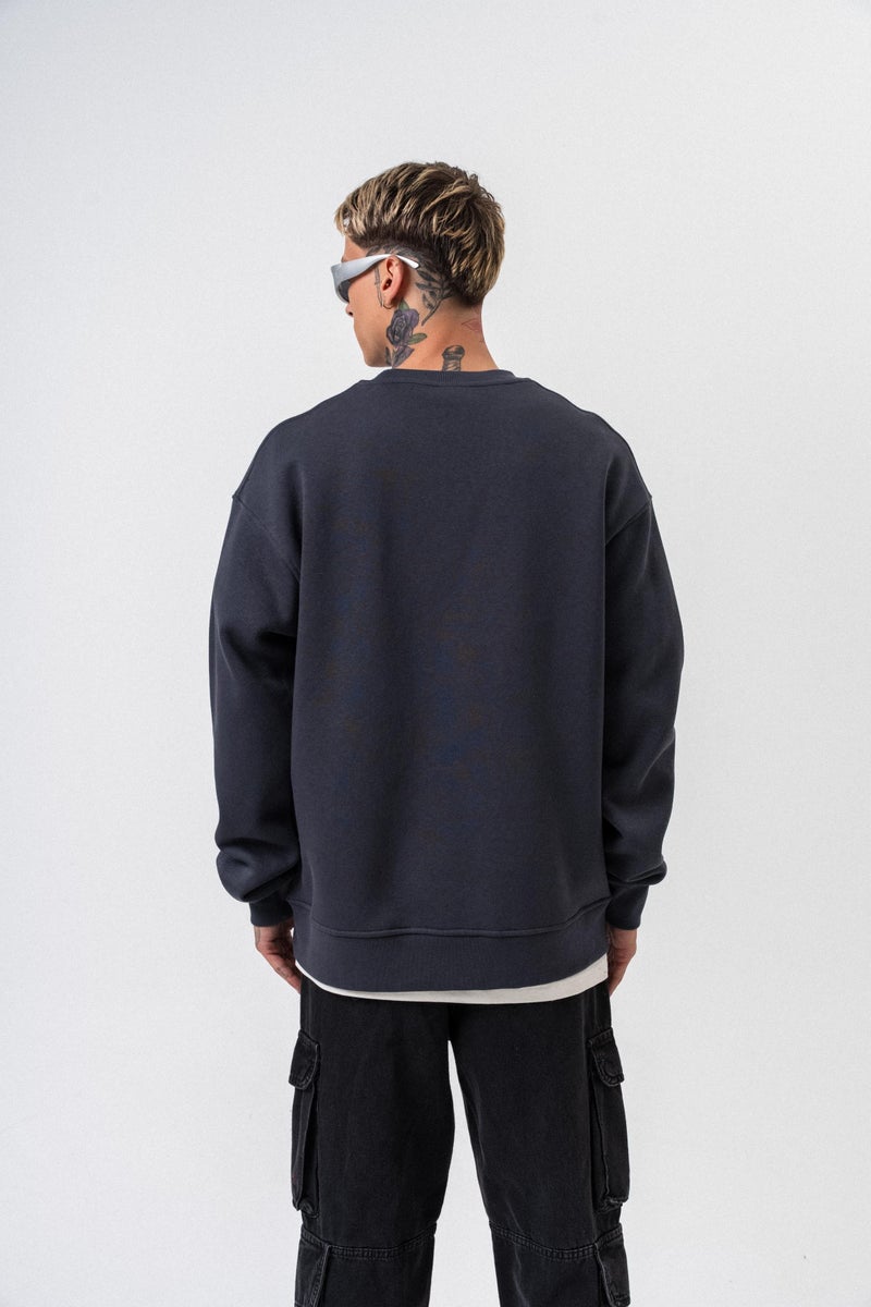ريسباير سويت شيرت رجالي أساسي واسع (Oversize) بتفاصيل نص "Respire" لون رمادي داكن (Füme) - Image 3