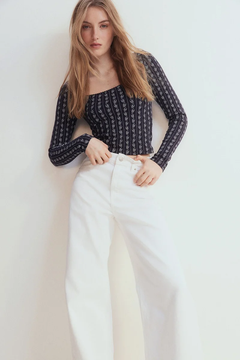 اتش اند ام بلوزة مرنة مزينة بحواف بيكو