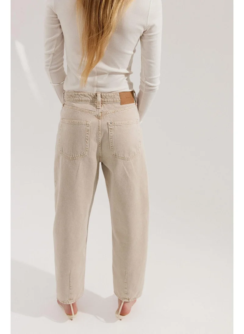 اتش اند ام Barrel High Jeans