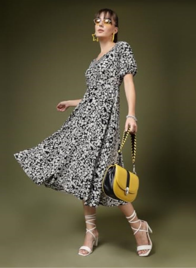 Oomph! فستان نسائي متوسط الطول بتصميم كريب وواسع من الأسفل من OOMPH! - Image 2