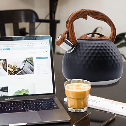 GGC غلاية شاي GGC للموقد، غلاية تصدر صفيرًا عاليًا لغلي الماء أو القهوة أو الحليب، سعة 3.1 كوارت 3 لتر، غلاية ثقيلة من الفولاذ المقاوم للصدأ باللون الأسود مع مقبض بنمط خشبي، غلاية فريدة من نوعها مع زر تحكم لمخرج الغلاية - Image 2