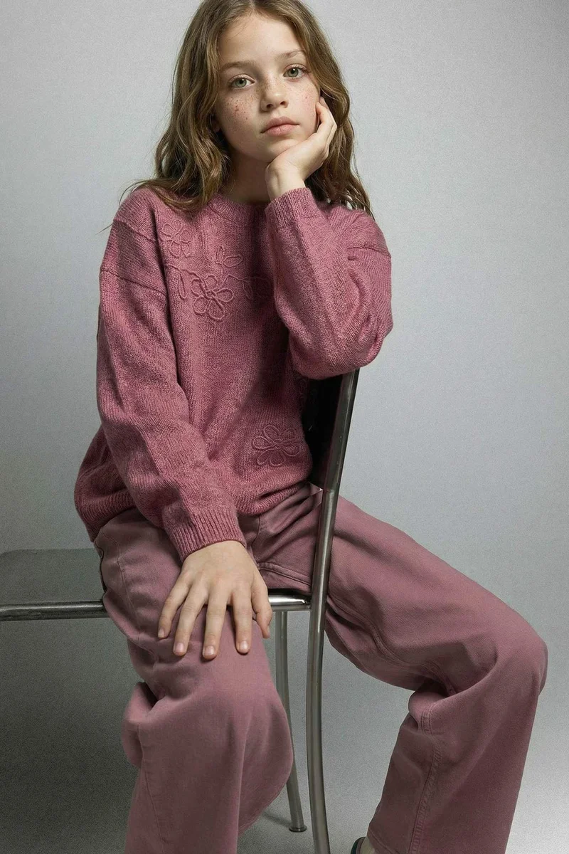 ديفاكتو Girl Regular Fit Embroidered Crew Neck Pullover