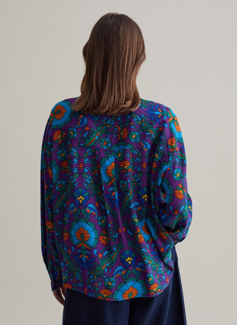 او في اس قميص بقصة مريحة وطبعة - Image 3