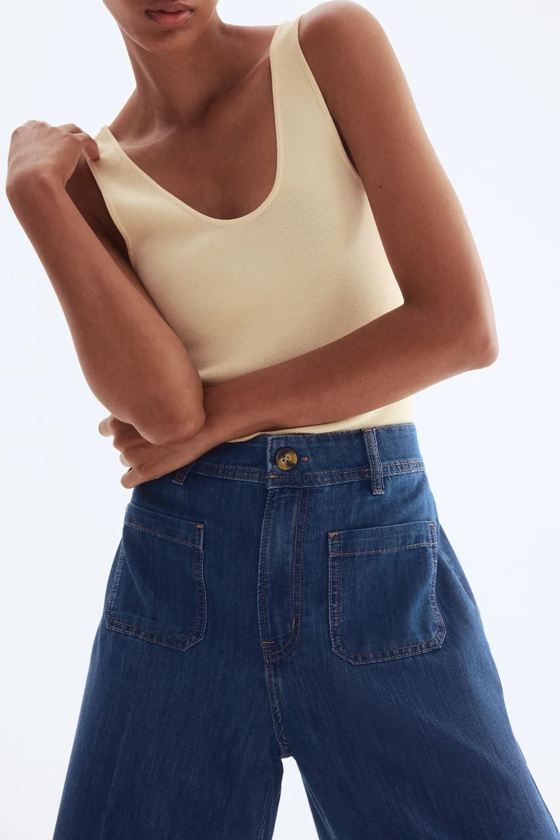 اتش اند ام جينز بخصر عالي وقصّة واسعة