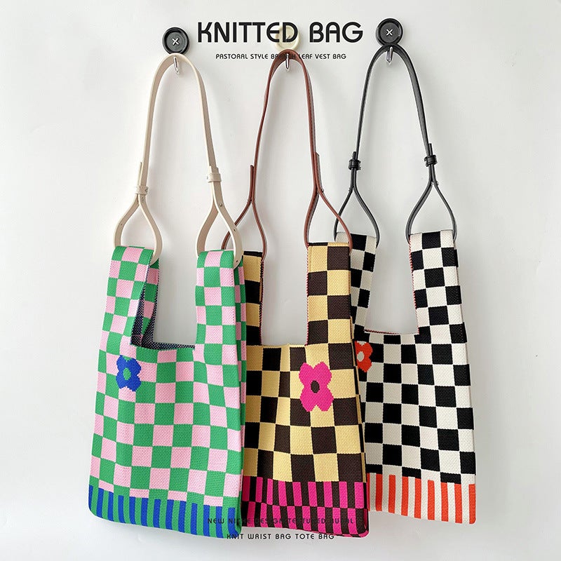 Korean Version Of The Niche Design Checkerboard Small Flower Knitted Handbag Joker Travel Large Capacity Wrist Bag Manufacturers - Image 5