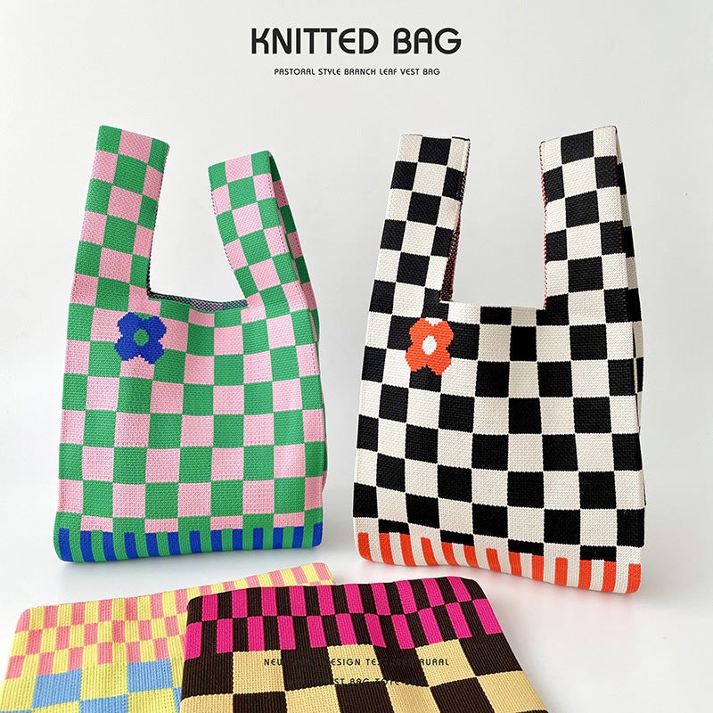 Korean Version Of The Niche Design Checkerboard Small Flower Knitted Handbag Joker Travel Large Capacity Wrist Bag Manufacturers - Image 4