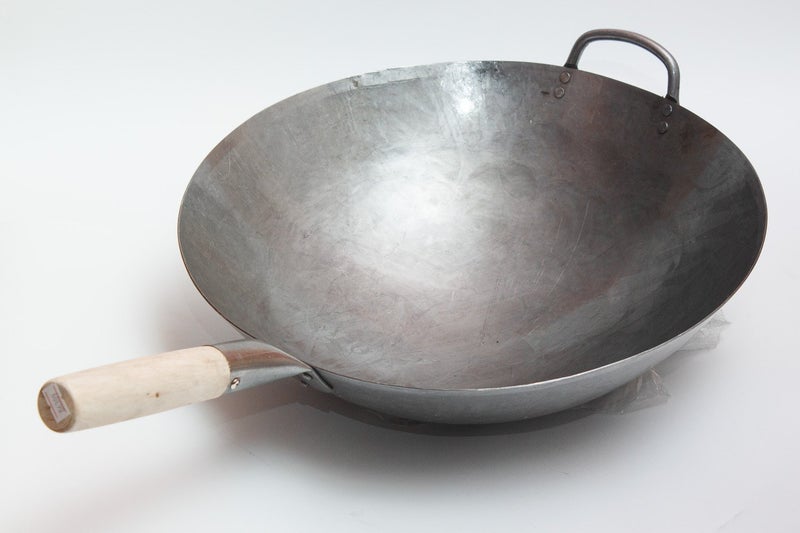 Craft Wok Big 16 Inch Heavy Hand Hammered Carbon Steel Pow Wok with Wooden and Steel Helper Handle (Round Bottom) / 731W138 - Image 4