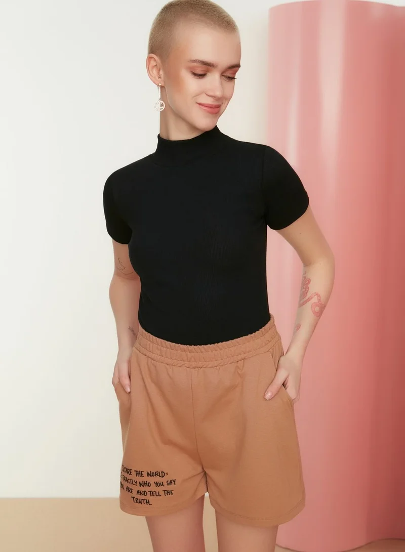 ترينديول High Neck Crop Top
