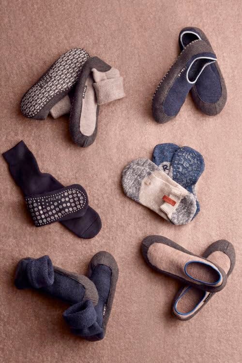 FALKE Men's Cosyshoe Slipper Socks, Cozy Warm, Merino Wool, Thick House Socks for Winter and Fall, Grips On Sole, Black (Black 3000), 8-9, 1 Pair - Image 5