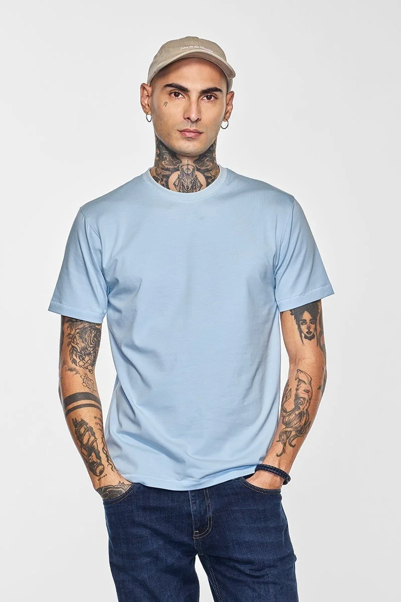 سنيتش تي شيرت كور لاب أزرق فاتح سادة بقصة ضيقة