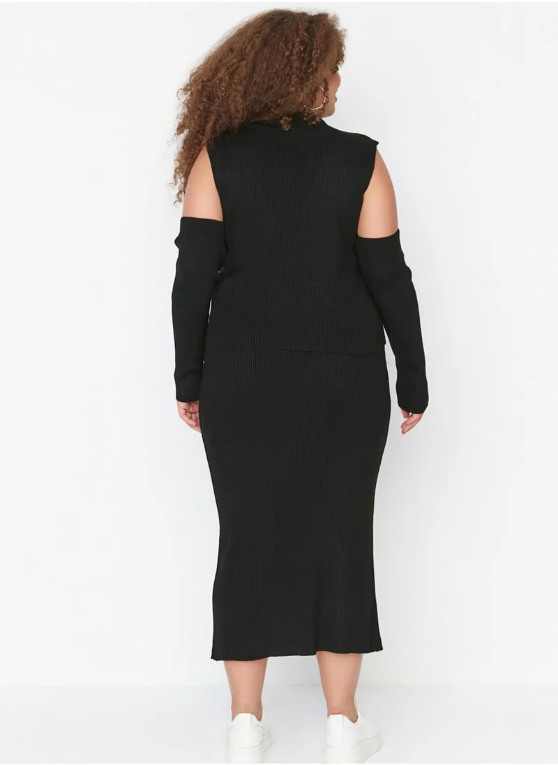 Trendyol Curve Cold Shoulder Knitted Dress