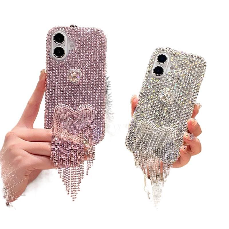 BB غطاء واقي بAcrylic لـ iPhone 13 مع مليء بالألماس ونقش قلب مع شرابة باللون وردي من الأكريليك باللون الوردي - Image 2