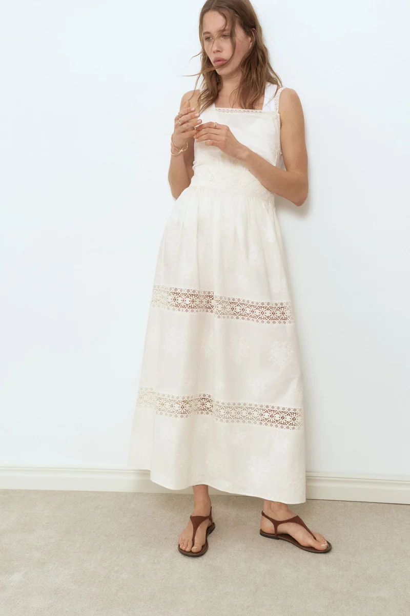 اتش اند ام فستان بظهر مفتوح وتفاصيل دانتيل