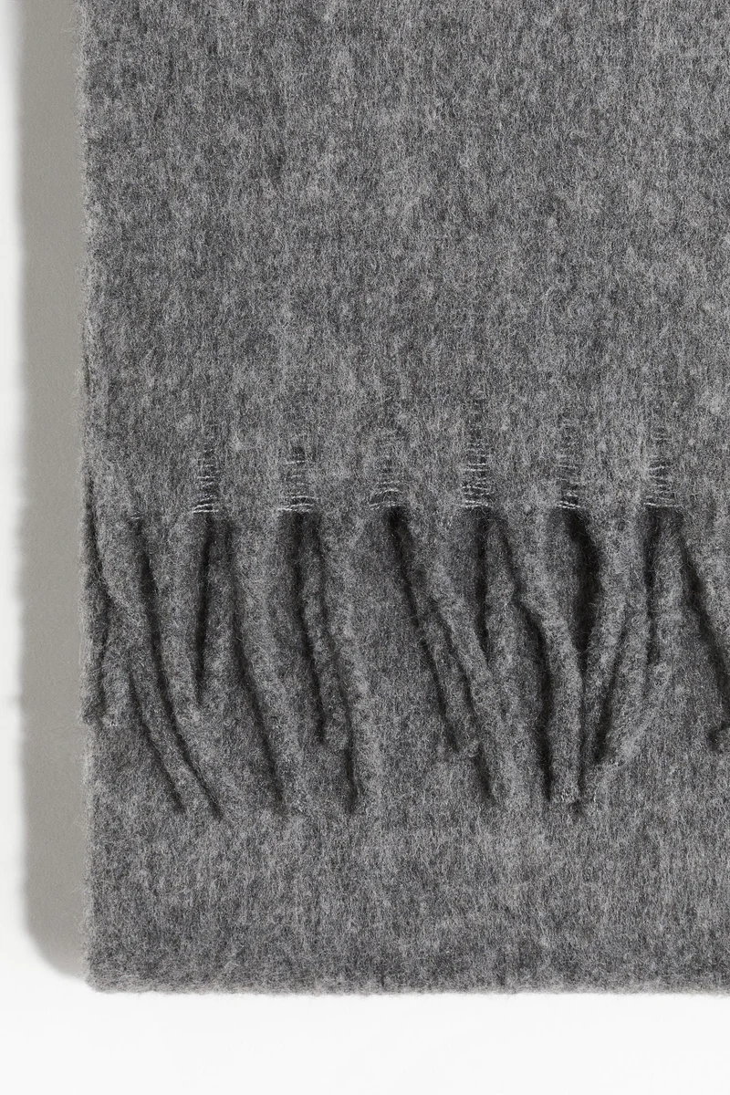 اتش اند ام وشاح محبوك