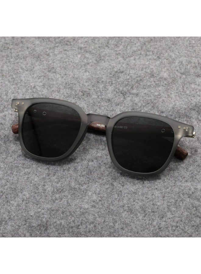 نظارات شمسية مستقطبة Aviator للرجال والنساء، نظارات شمسية للحماية من الأشعة فوق البنفسجية 400 مع إطار أرجل معدني وخشب PC، ظلال شمسية عصرية مضادة للوهج للقيادة وصيد الأسماك والسفر (رمادي شفاف) - Image 2