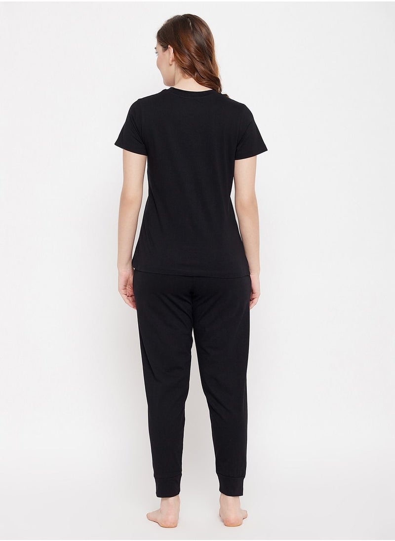 Clovia - Clovia Cow Emoji Print Top And Solid Jogger Set In Black - 100% Cotton - Image 1