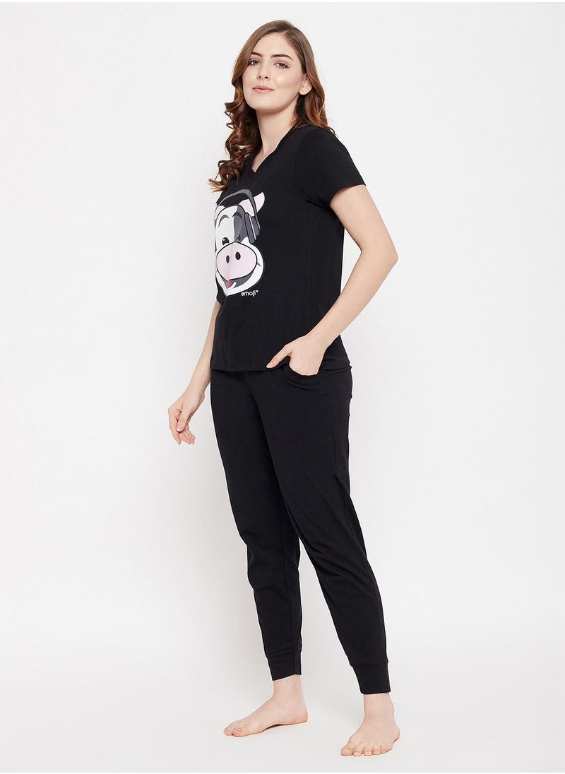 Clovia - Clovia Cow Emoji Print Top And Solid Jogger Set In Black - 100% Cotton - Image 1
