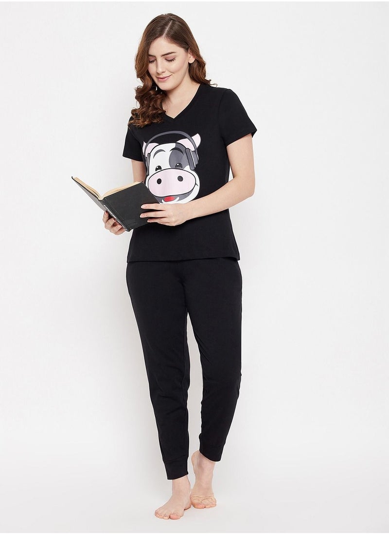 Clovia - Clovia Cow Emoji Print Top And Solid Jogger Set In Black - 100% Cotton - Image 1