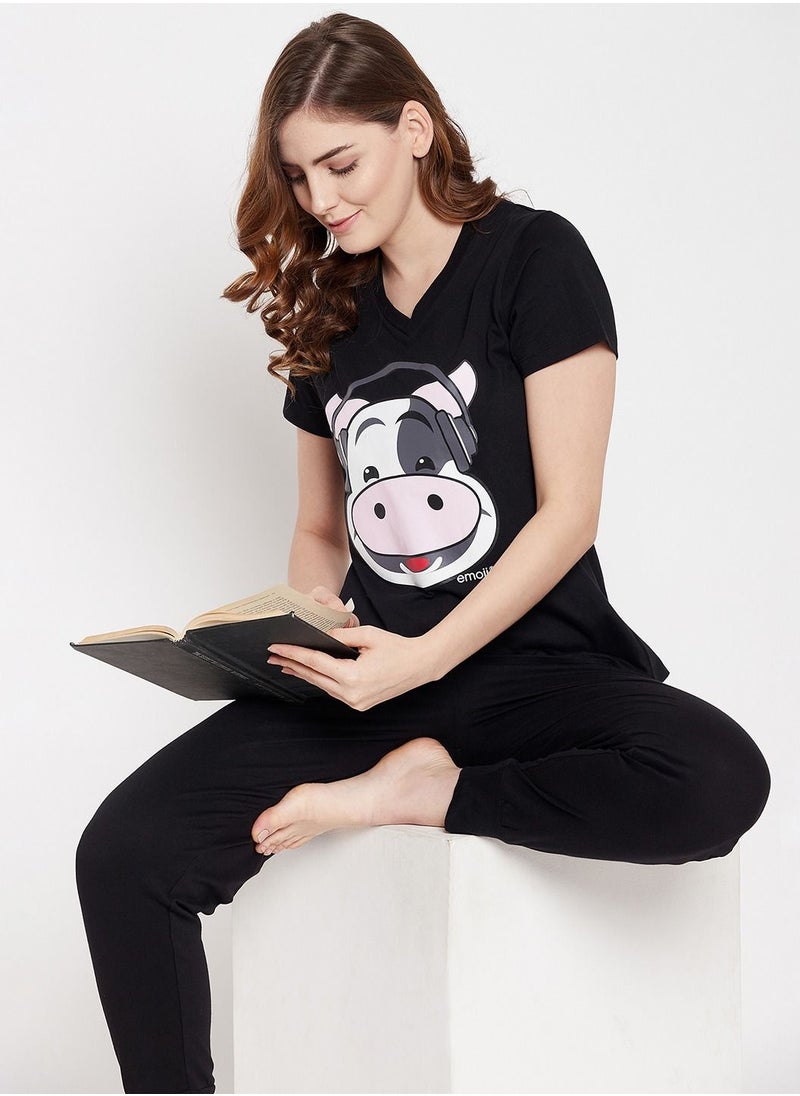 Clovia - Clovia Cow Emoji Print Top And Solid Jogger Set In Black - 100% Cotton - Image 1