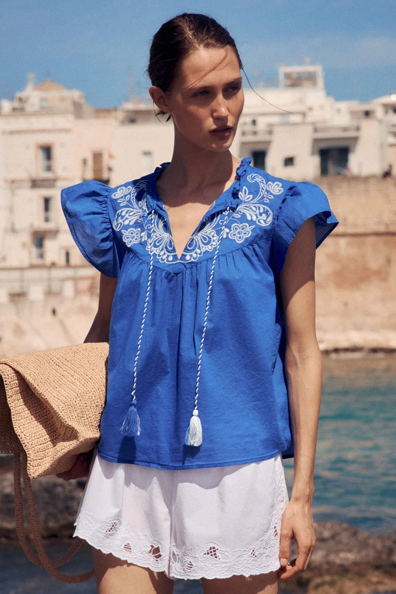 اتش اند ام بلوزة مطرزة