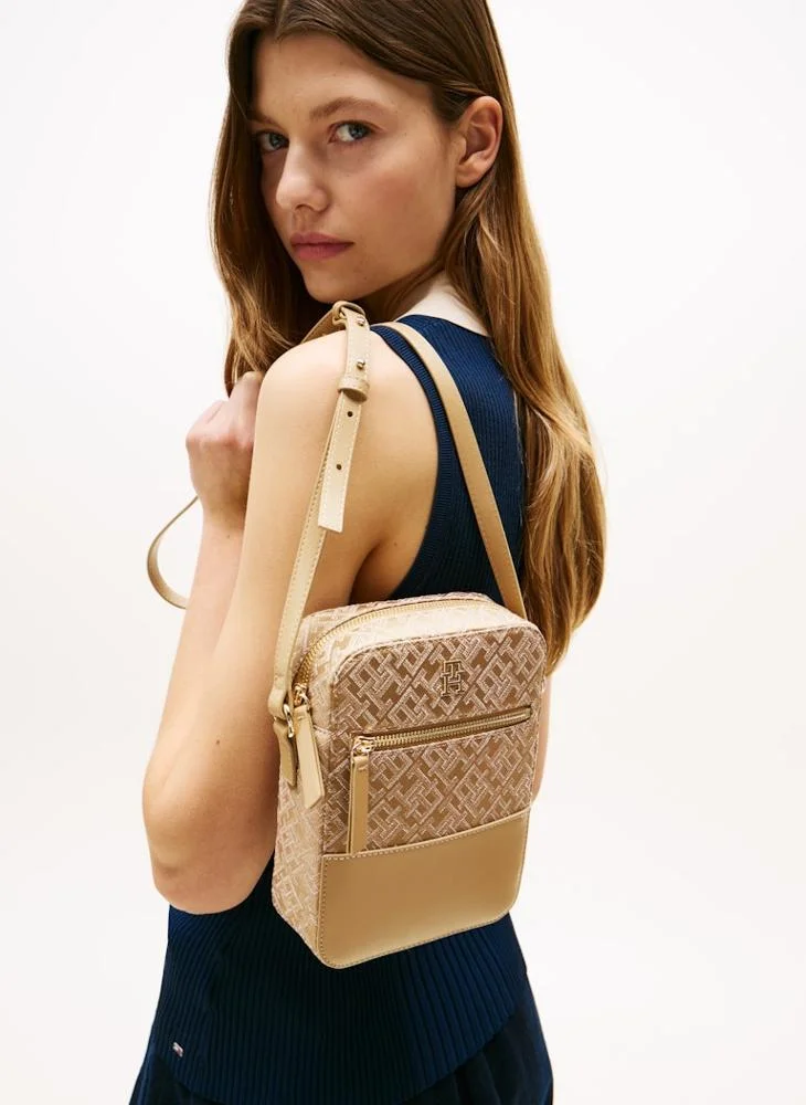 TOMMY HILFIGER Logo Detailed Feminine Crossbody