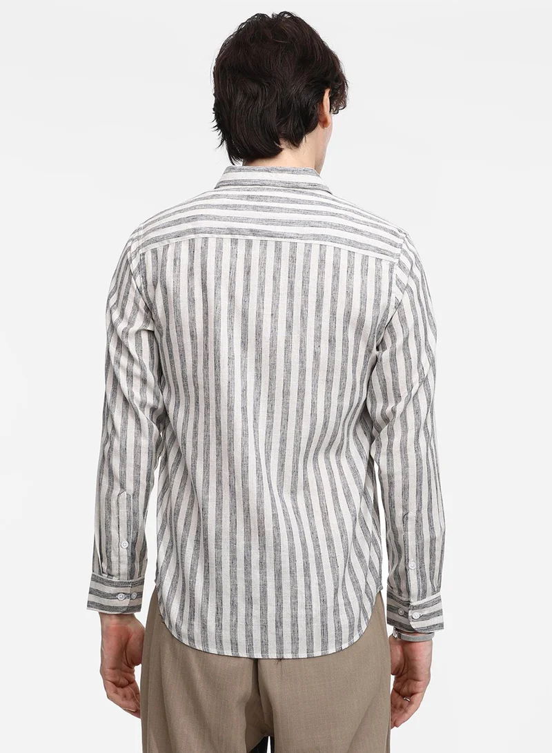 Campus Sutra Men's Charcoal Grey Heathered-Stripe Shirt