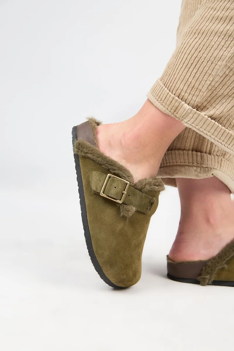 Manijero Manijero (Zeta 2 Fur-Lined) Women's Genuine Leather Buckled Clogs in Khaki