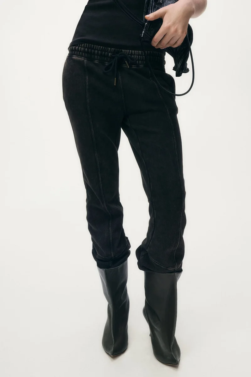 اتش اند ام بنطلون سويت بقصّة سلِم وواسعة