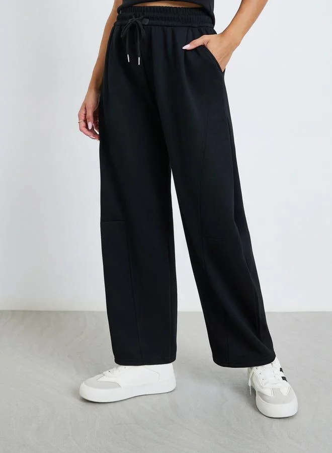 ستايلي جوغر بقصة مريحة وخصر عالي