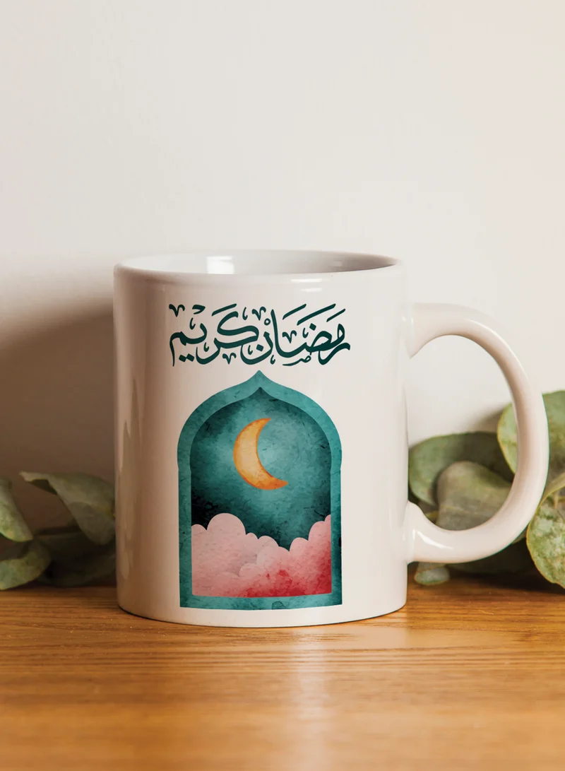 لوحة كوب ١١ أونصة من السيراميك بتصميم رمضان كريم مع هلال رمضان