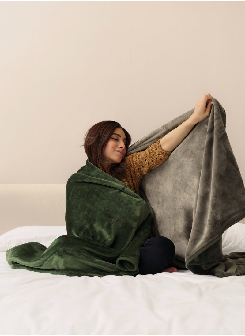 Neyam - Neyam 100% polyester winter blanket. Size 200X150 - Soft and comfortable velvet blanket, dual colours. In oil colour - Image 1