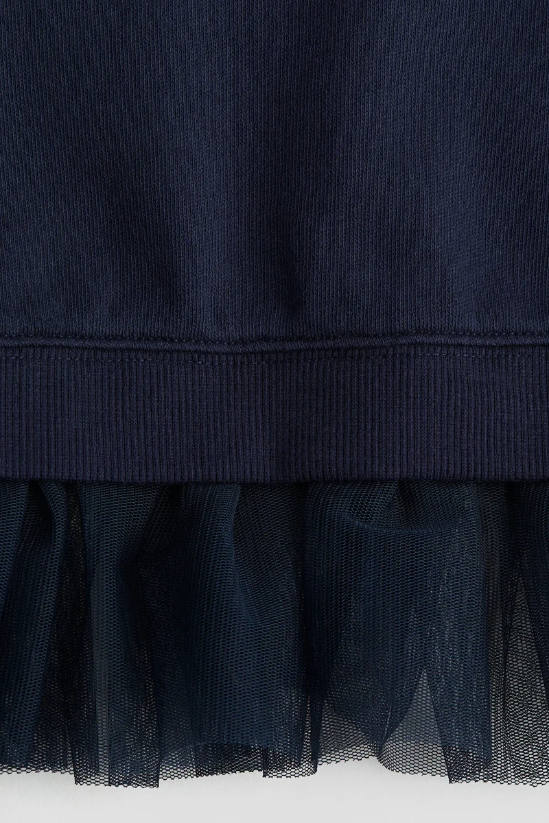 اتش اند ام فستان بنمط سويت شيرت وتنورة من التول