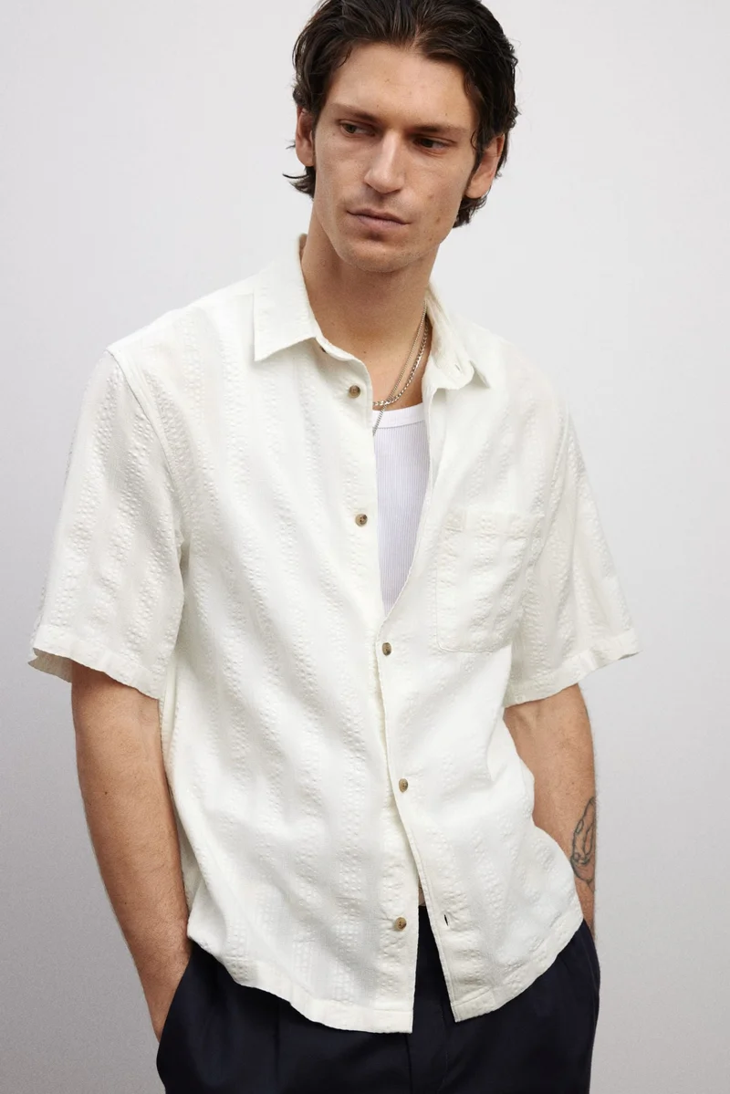 اتش اند ام فميص بقصّة عادية وأكمام قصيرة