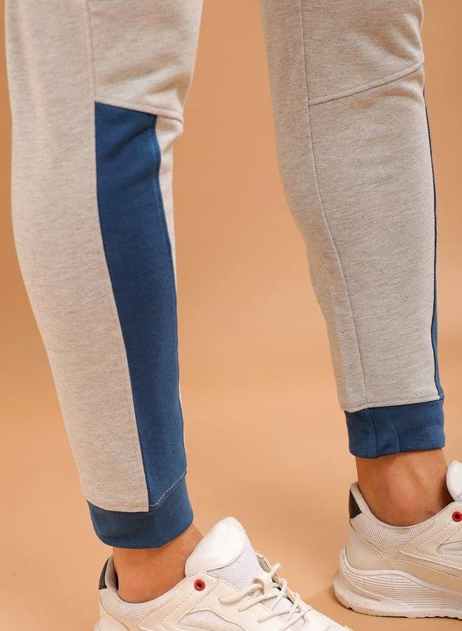 ذا انديان كراج كو Men Slim Fit Solid Mid-Rise Stretchable Knitted Jogger Trousers