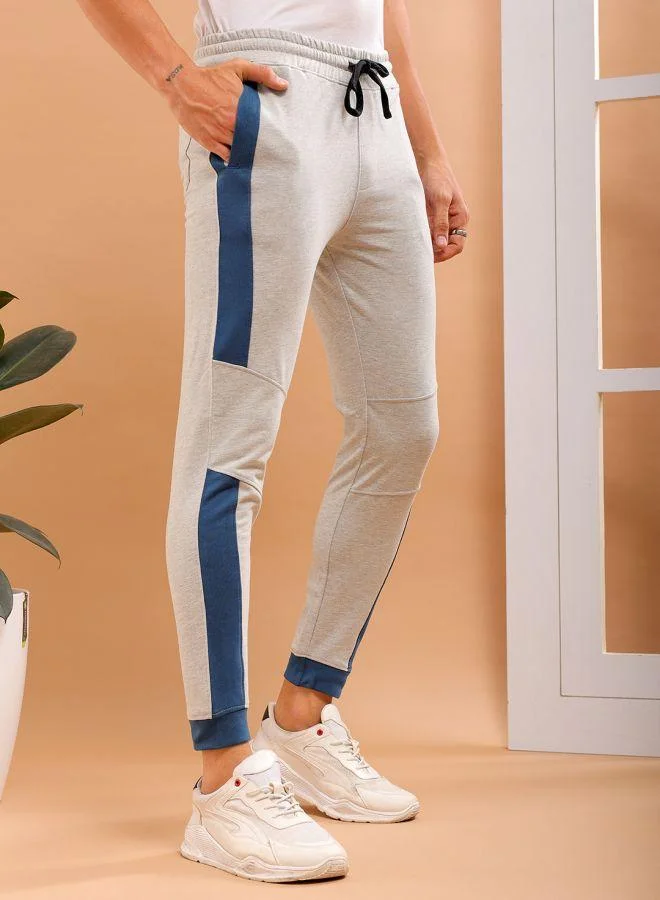 ذا انديان كراج كو Men Slim Fit Solid Mid-Rise Stretchable Knitted Jogger Trousers