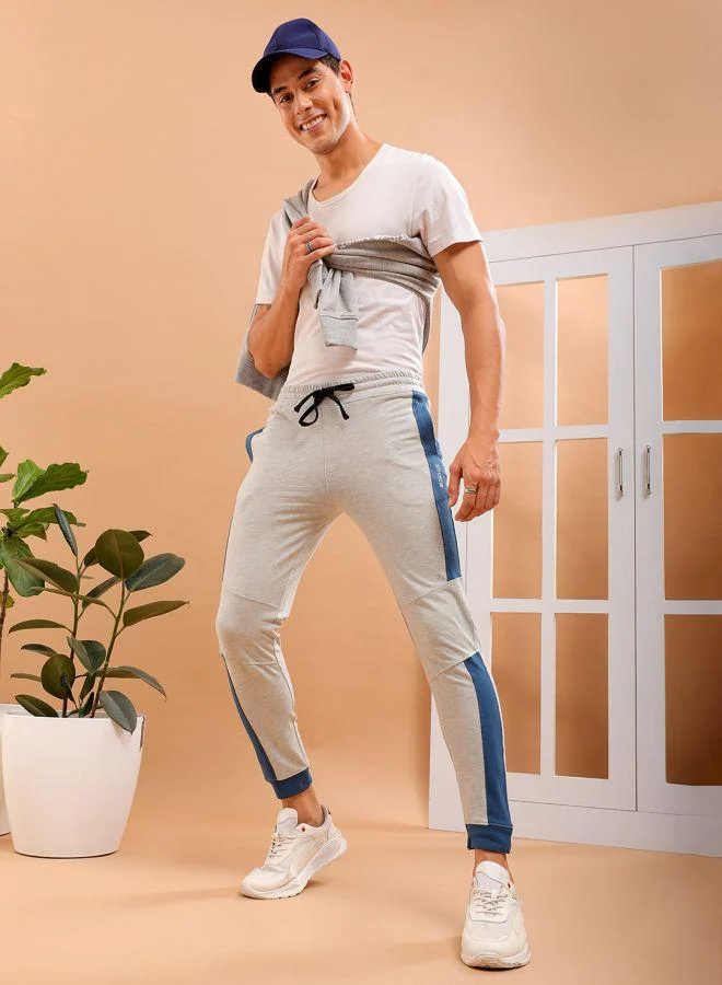 ذا انديان كراج كو Men Slim Fit Solid Mid-Rise Stretchable Knitted Jogger Trousers