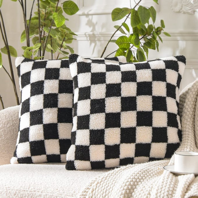 DECORATIVE THROW PILLOW COVERS SOFT SHERPA CHECKERBOARD CUSHION COVERS FAUX FUR PILLOW CASES FOR SOFA BEDROOM LIVINGROOM CAR 20 X 20 IN BLACK AND OFF WHITE