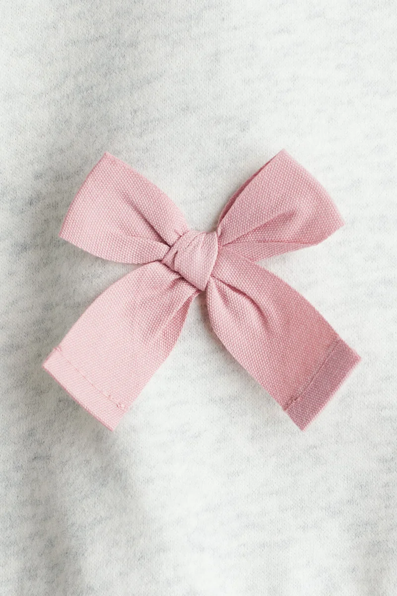 اتش اند ام سويت شيرت مزين بزخارف