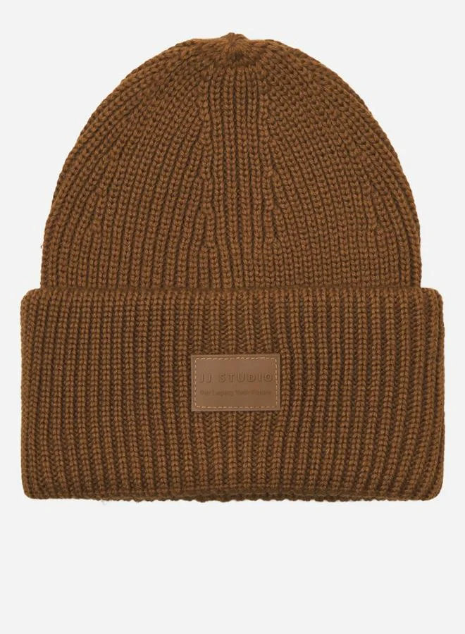 جاك اند جونز قبعة محبوكة بتفاصيل شارة